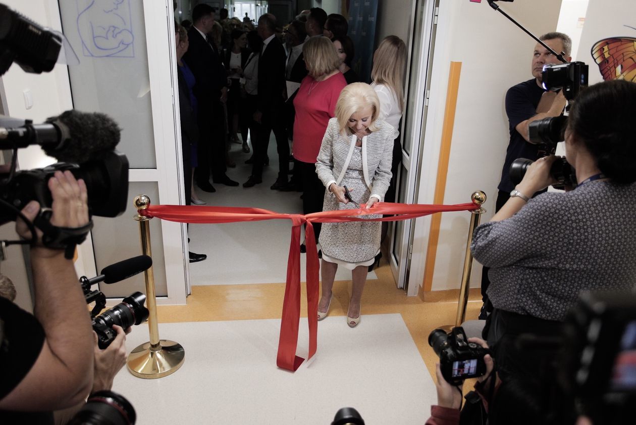  Otwarcie po remoncie Oddziału Położniczo-Neonatologicznego szpitala w Lubartowie (zdjęcie 1) - Autor: Bartek Wójtowicz