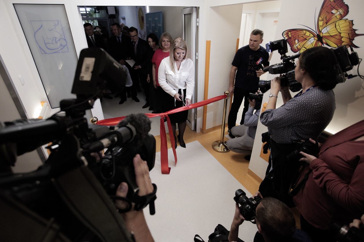  Otwarcie po remoncie Oddziału Położniczo-Neonatologicznego szpitala w Lubartowie (zdjęcie 1) - Autor: Bartek Wójtowicz