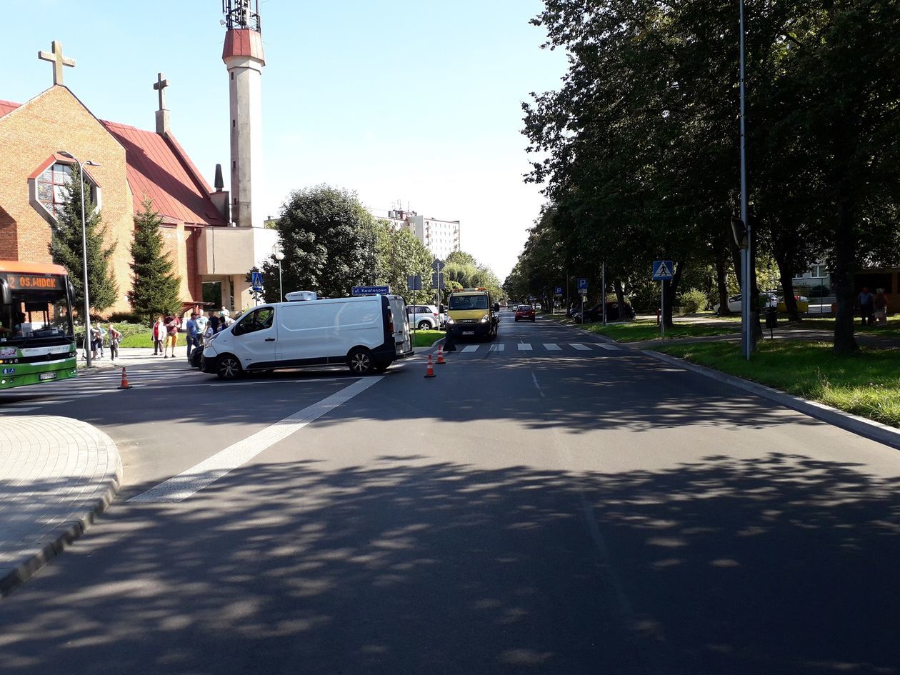  Wypadek na skrzyżowaniu ul. Kasztanowej i Niepodległości (zdjęcie 1) - Autor: Grzegorz Zubala