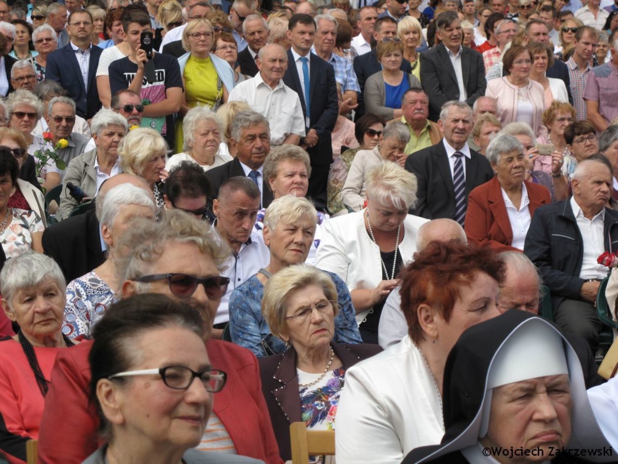  Chełm: Kardynał Dziwisz w bazylice na Górze Chełmskiej (zdjęcie 1) - Autor: Wojciech Zakrzewski