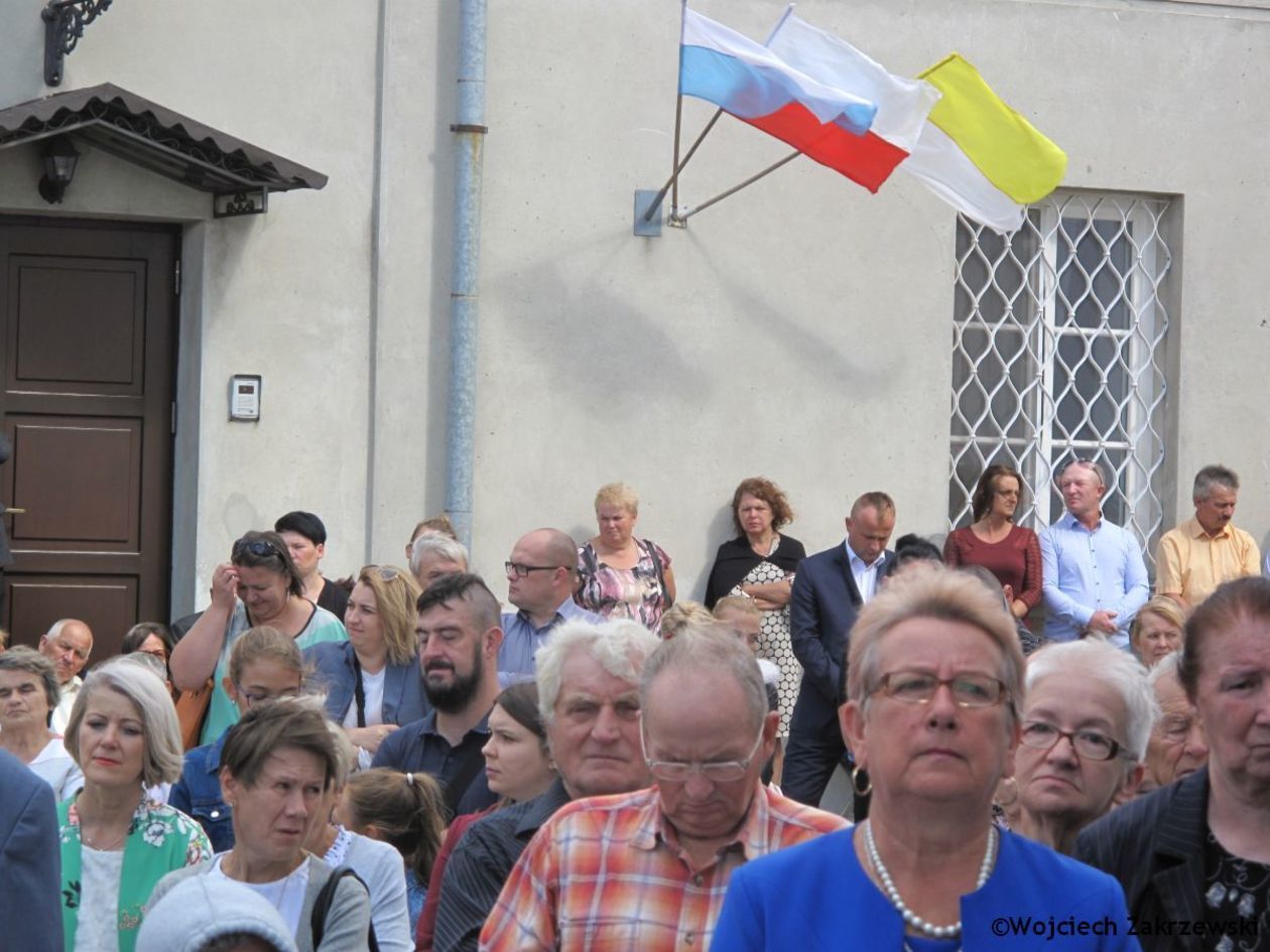  Chełm: Kardynał Dziwisz w bazylice na Górze Chełmskiej (zdjęcie 1) - Autor: Wojciech Zakrzewski