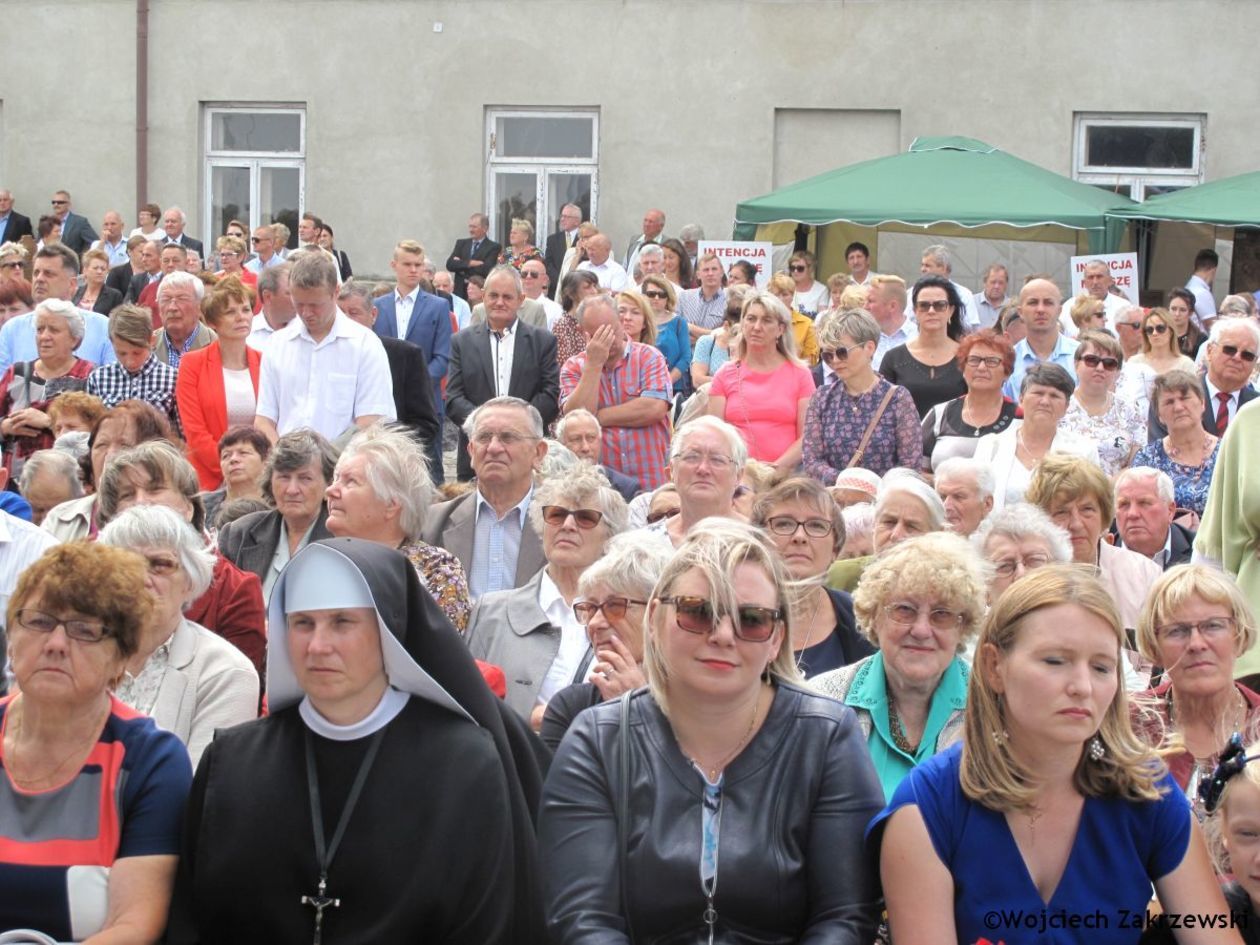  Chełm: Kardynał Dziwisz w bazylice na Górze Chełmskiej (zdjęcie 1) - Autor: Wojciech Zakrzewski