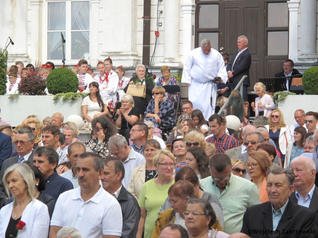  Chełm: Kardynał Dziwisz w bazylice na Górze Chełmskiej (zdjęcie 1) - Autor: Wojciech Zakrzewski