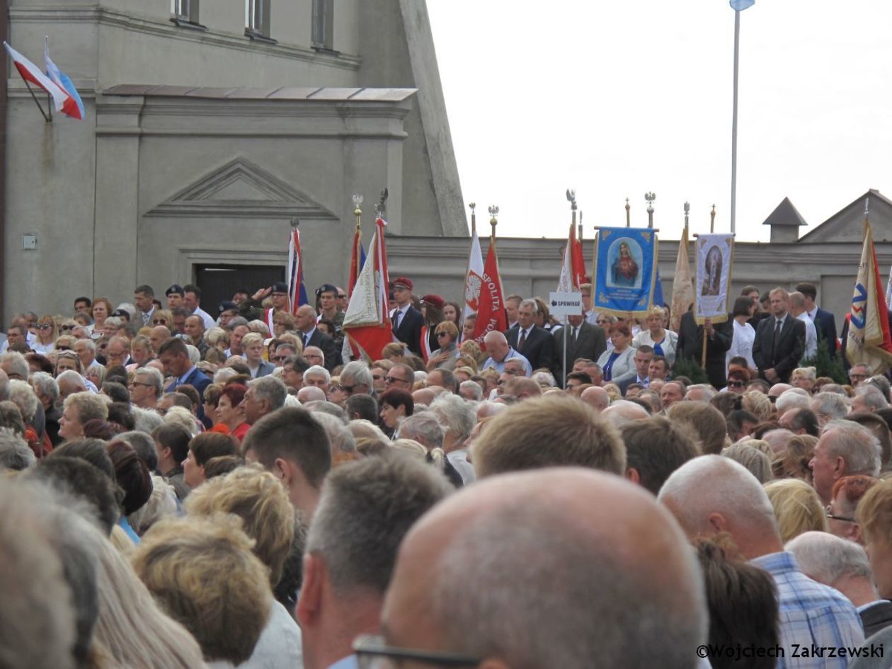  Chełm: Kardynał Dziwisz w bazylice na Górze Chełmskiej (zdjęcie 1) - Autor: Wojciech Zakrzewski