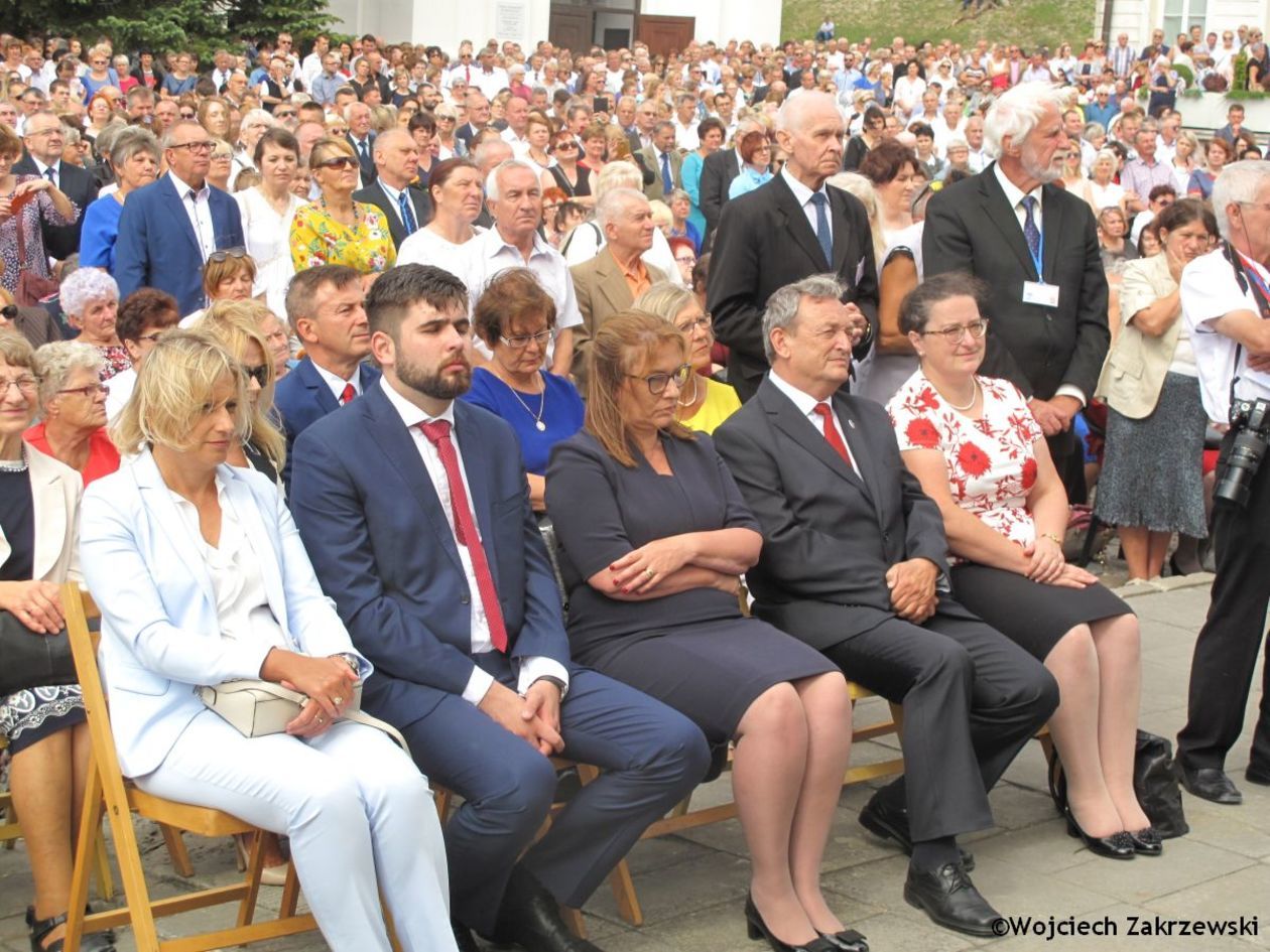  Chełm: Kardynał Dziwisz w bazylice na Górze Chełmskiej (zdjęcie 1) - Autor: Wojciech Zakrzewski