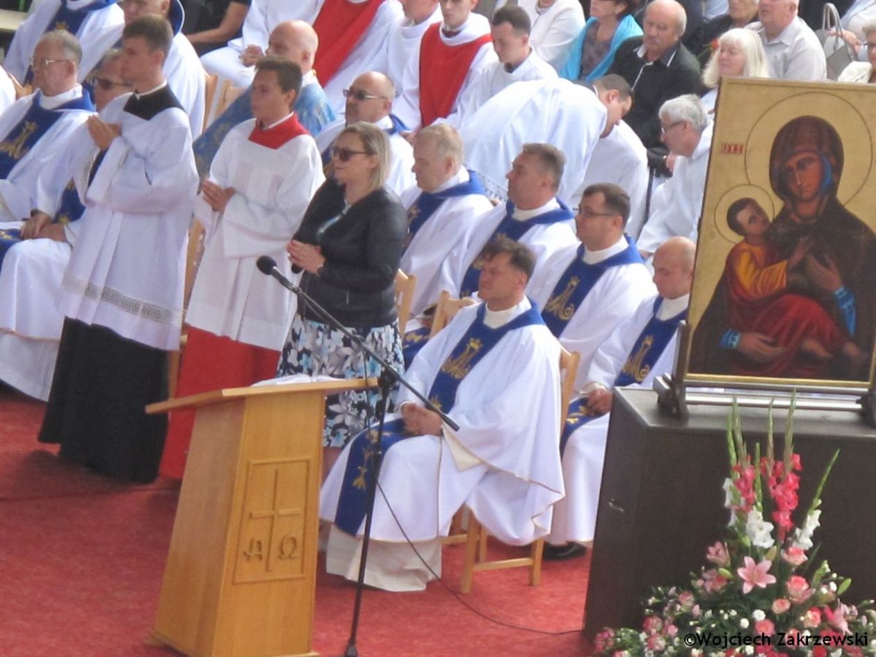  Chełm: Kardynał Dziwisz w bazylice na Górze Chełmskiej (zdjęcie 1) - Autor: Wojciech Zakrzewski