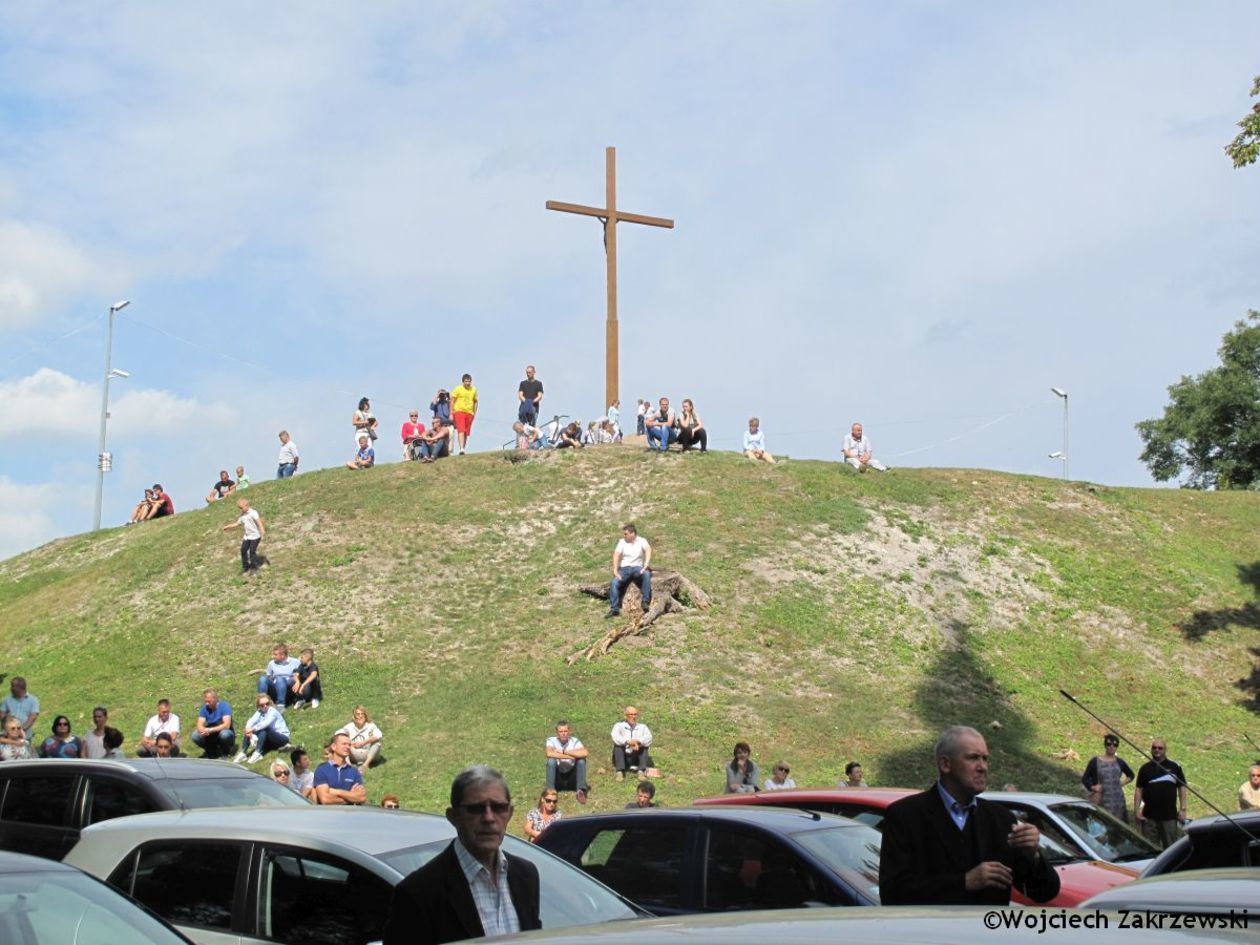  Chełm: Kardynał Dziwisz w bazylice na Górze Chełmskiej (zdjęcie 1) - Autor: Wojciech Zakrzewski