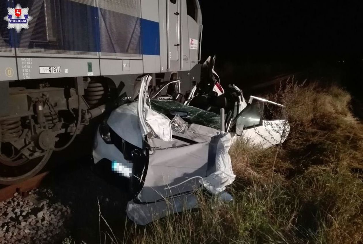 Tragiczny wypadek na przejeździe kolejowym w Jarosławcu - Autor: Policja