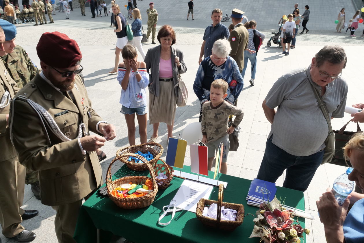  Piknik Wojskowy na placu Teatralnym w Lublinie (zdjęcie 1) - Autor: Krzysztof Mazur