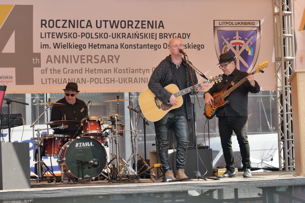  Piknik Wojskowy na placu Teatralnym w Lublinie (zdjęcie 1) - Autor: Krzysztof Mazur