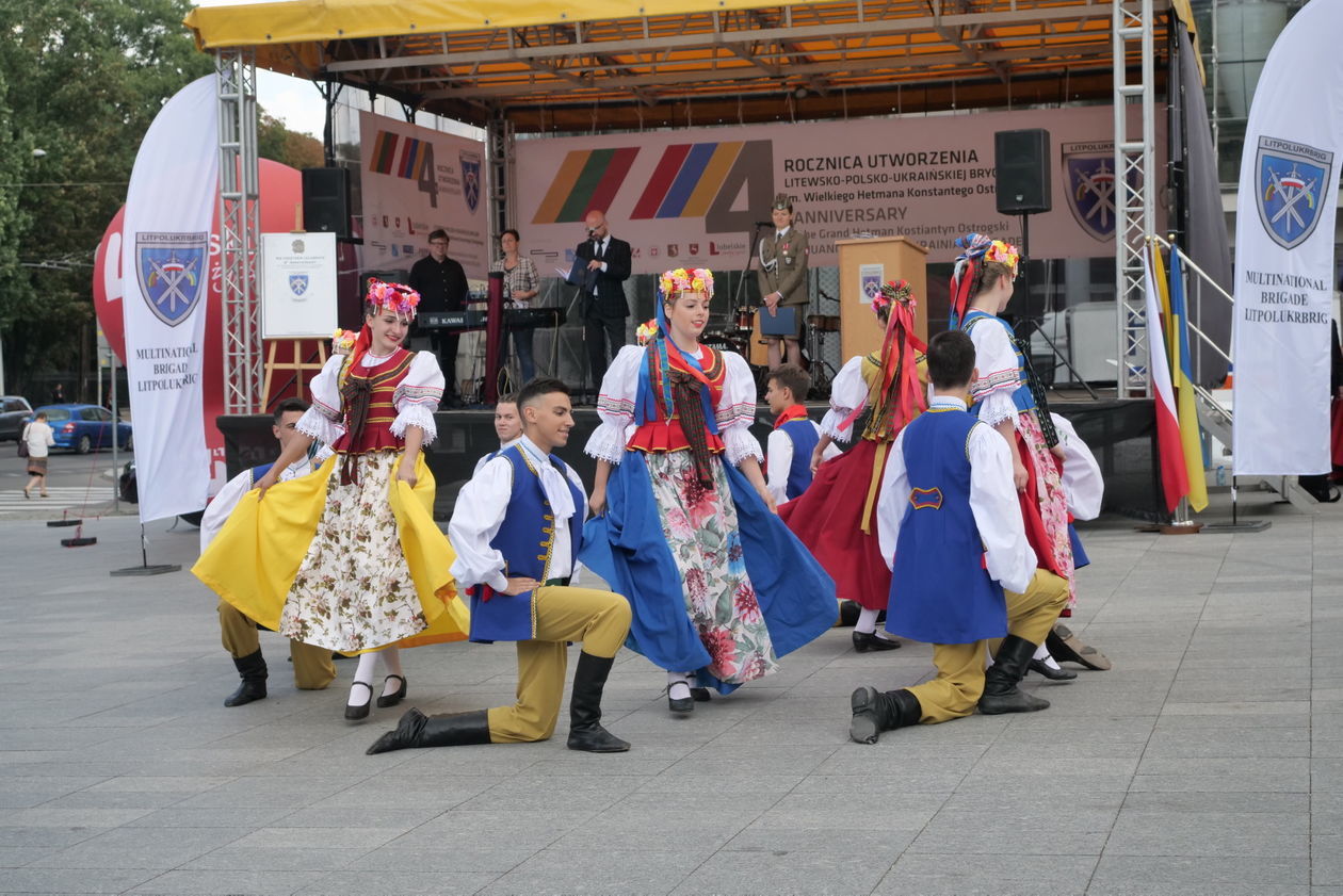  Piknik Wojskowy na placu Teatralnym w Lublinie (zdjęcie 1) - Autor: Krzysztof Mazur