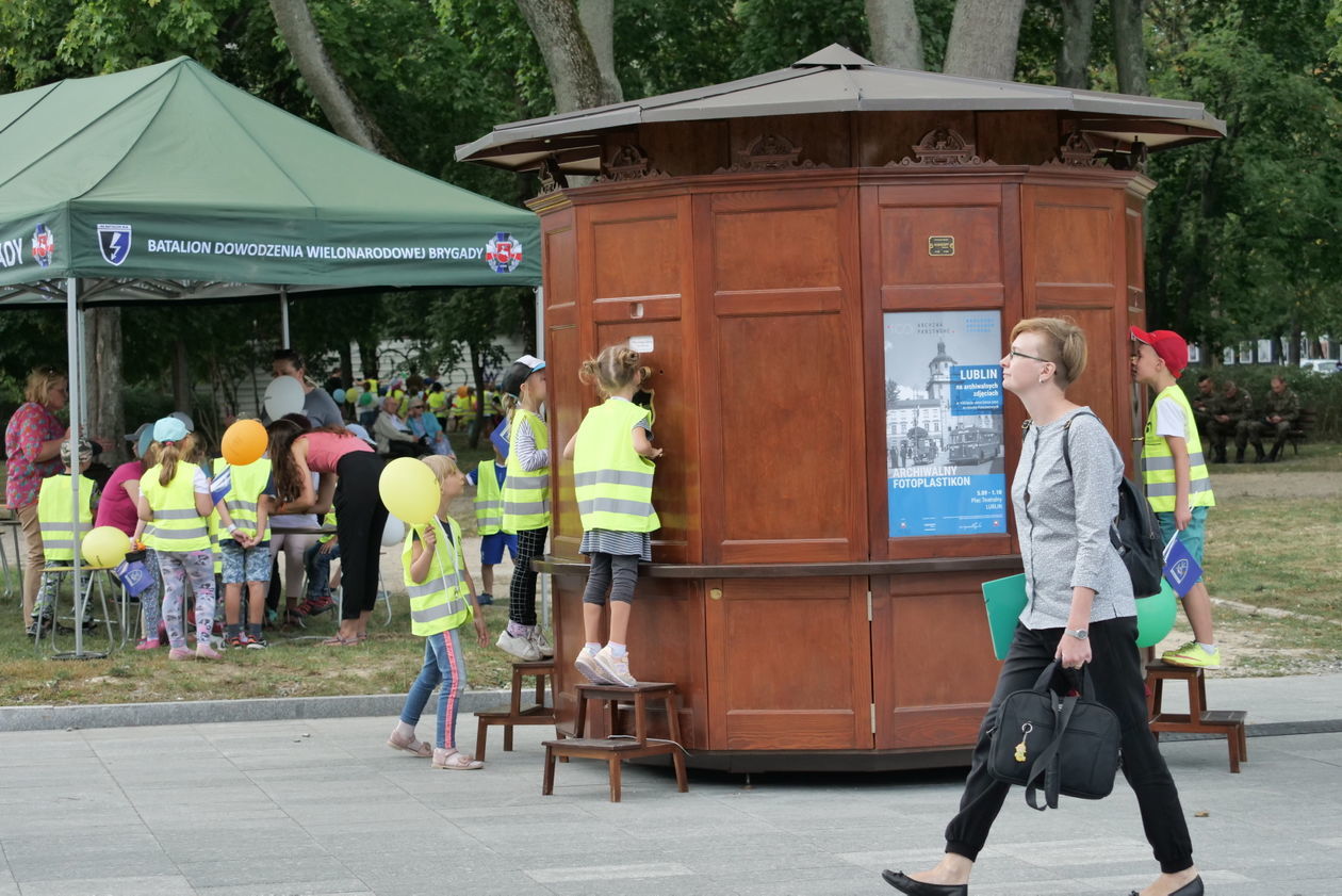  Piknik Wojskowy na placu Teatralnym w Lublinie (zdjęcie 1) - Autor: Krzysztof Mazur