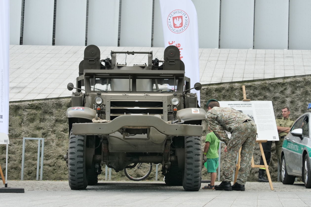  Piknik Wojskowy na placu Teatralnym w Lublinie (zdjęcie 1) - Autor: Krzysztof Mazur