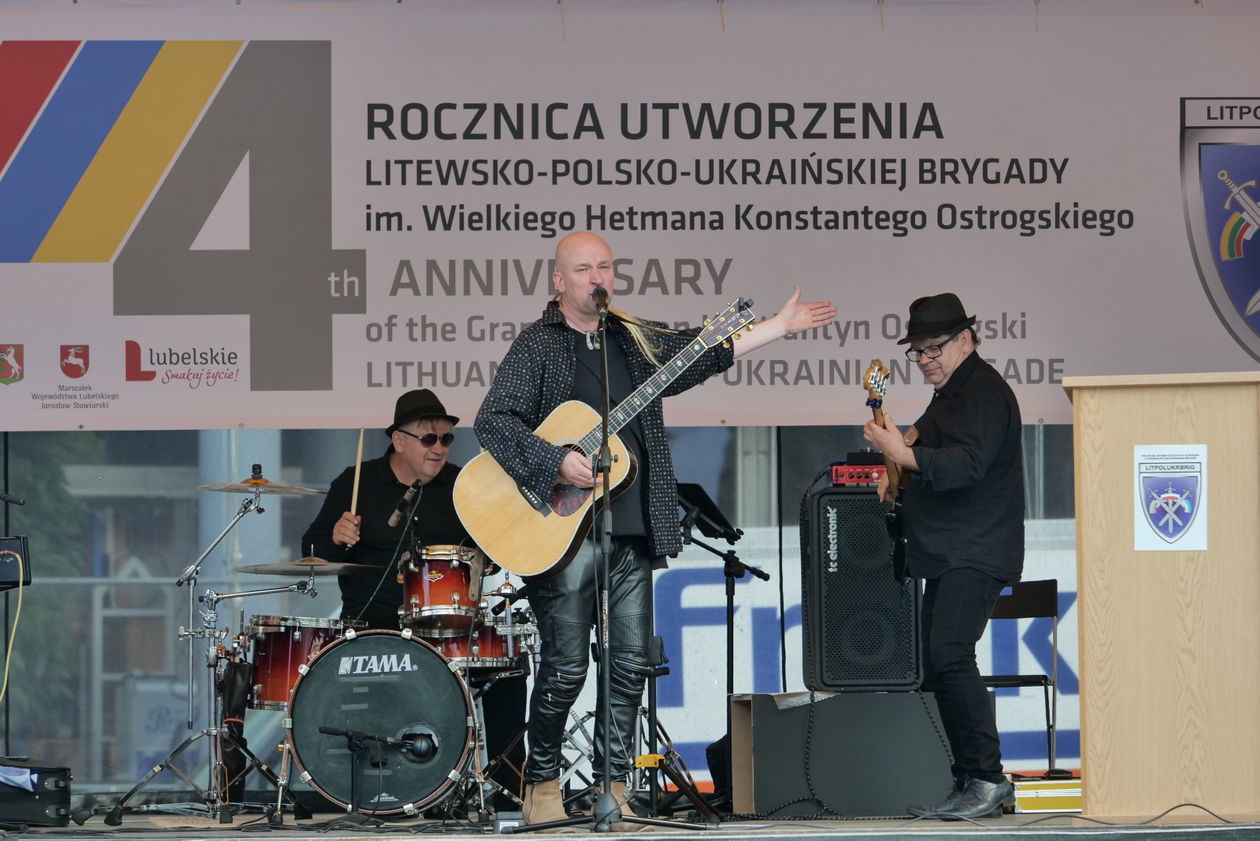  Piknik Wojskowy na placu Teatralnym w Lublinie (zdjęcie 1) - Autor: Krzysztof Mazur