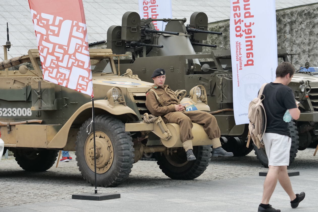  Piknik Wojskowy na placu Teatralnym w Lublinie (zdjęcie 1) - Autor: Krzysztof Mazur