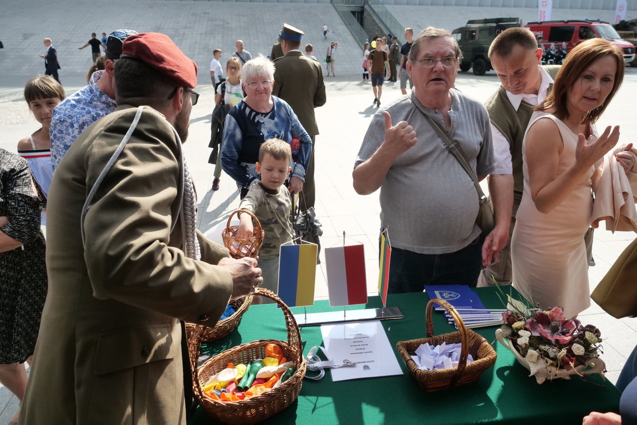  Piknik Wojskowy na placu Teatralnym w Lublinie (zdjęcie 1) - Autor: Krzysztof Mazur