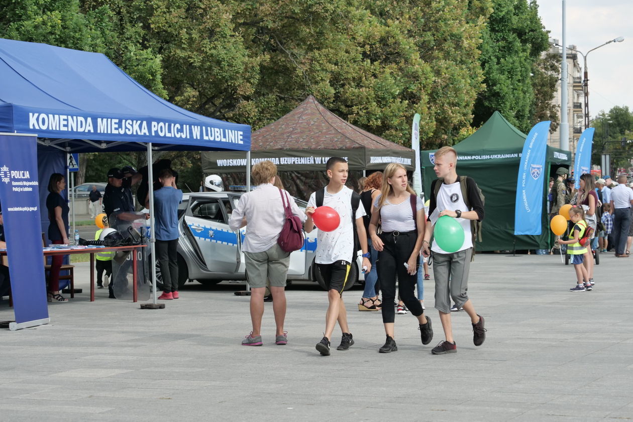  Piknik Wojskowy na placu Teatralnym w Lublinie (zdjęcie 1) - Autor: Krzysztof Mazur