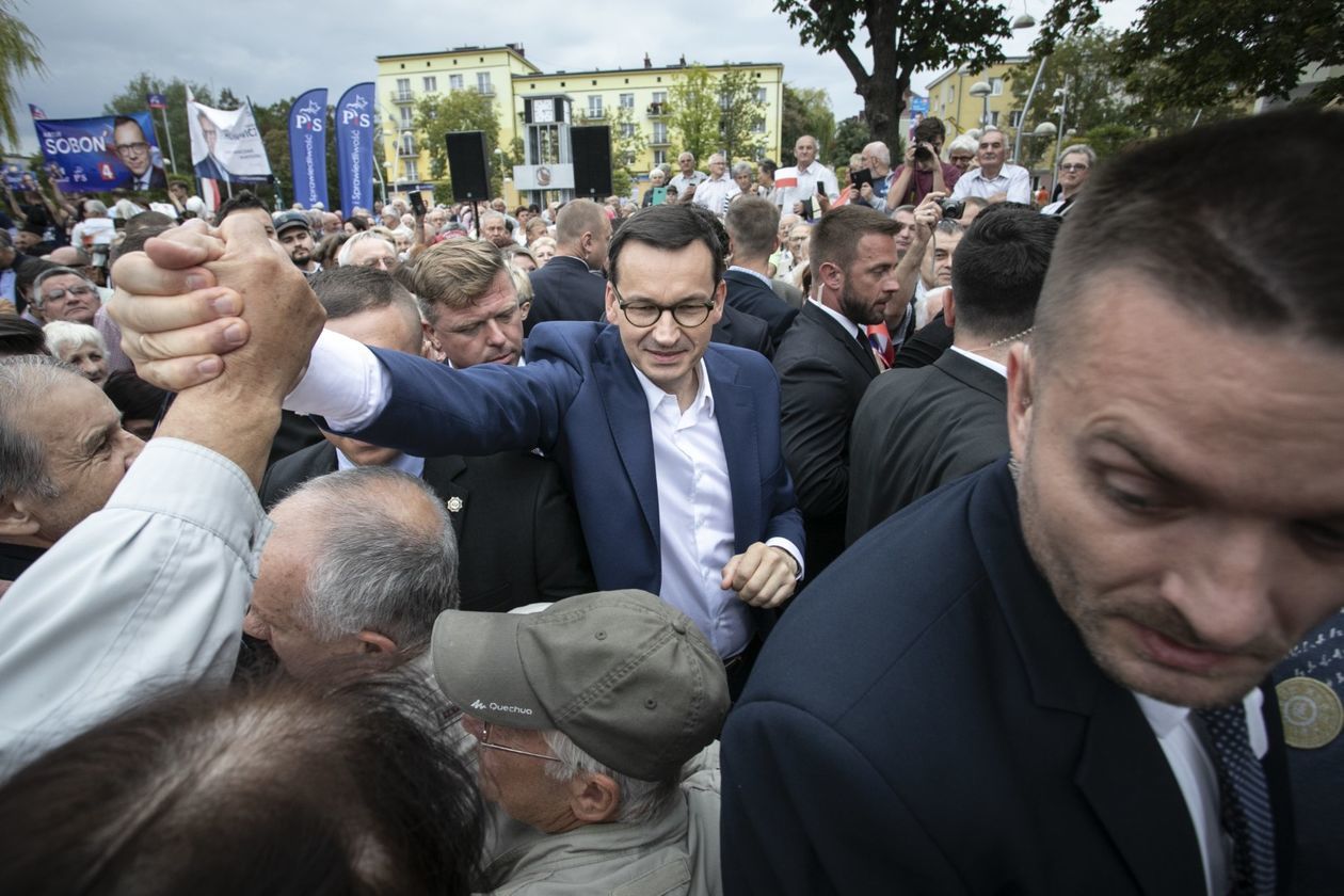  Premier Mateusz Morawiecki w gminie Jastków i w Świdniku (zdjęcie 1) - Autor: Jacek Szydłowski