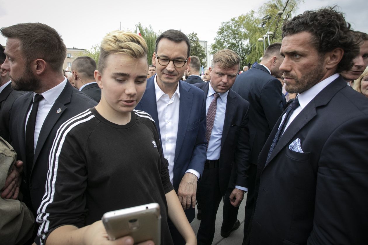  Premier Mateusz Morawiecki w gminie Jastków i w Świdniku (zdjęcie 1) - Autor: Jacek Szydłowski