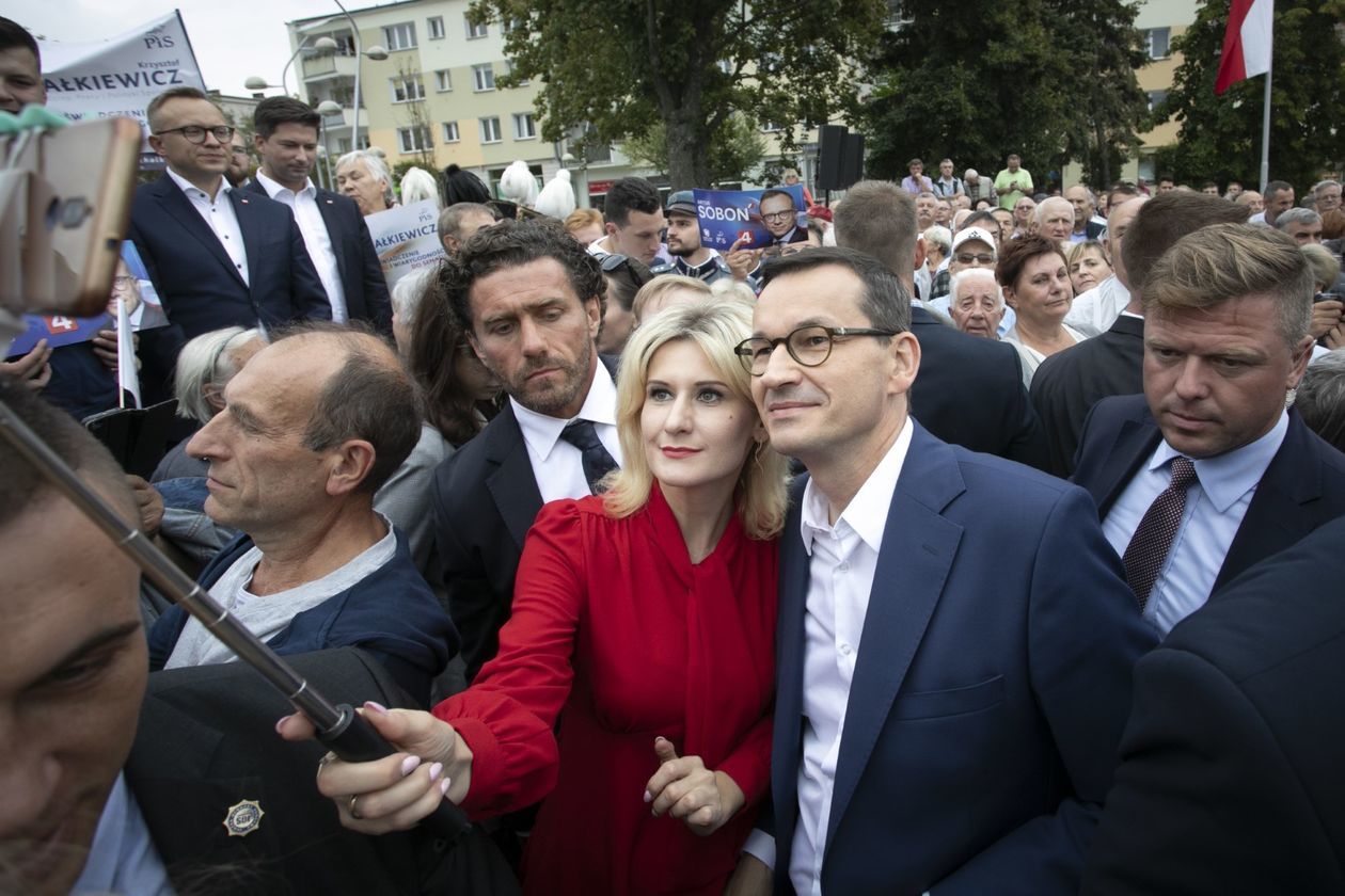  Premier Mateusz Morawiecki w gminie Jastków i w Świdniku (zdjęcie 1) - Autor: Jacek Szydłowski