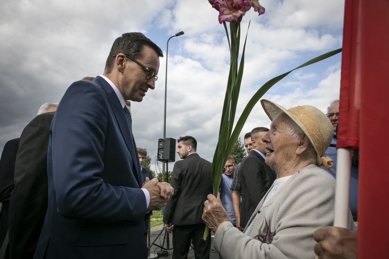  Premier Mateusz Morawiecki w gminie Jastków i w Świdniku (zdjęcie 1) - Autor: Jacek Szydłowski