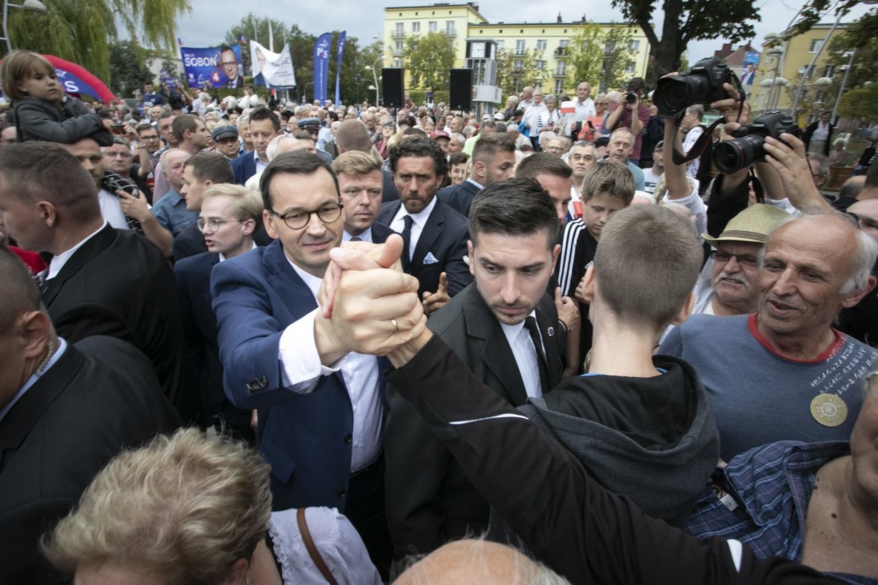  Premier Mateusz Morawiecki w gminie Jastków i w Świdniku (zdjęcie 1) - Autor: Jacek Szydłowski