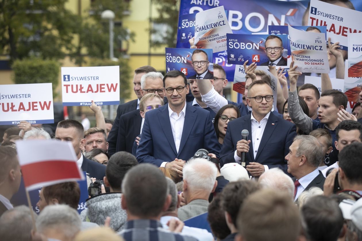  Premier Mateusz Morawiecki w gminie Jastków i w Świdniku (zdjęcie 1) - Autor: Jacek Szydłowski