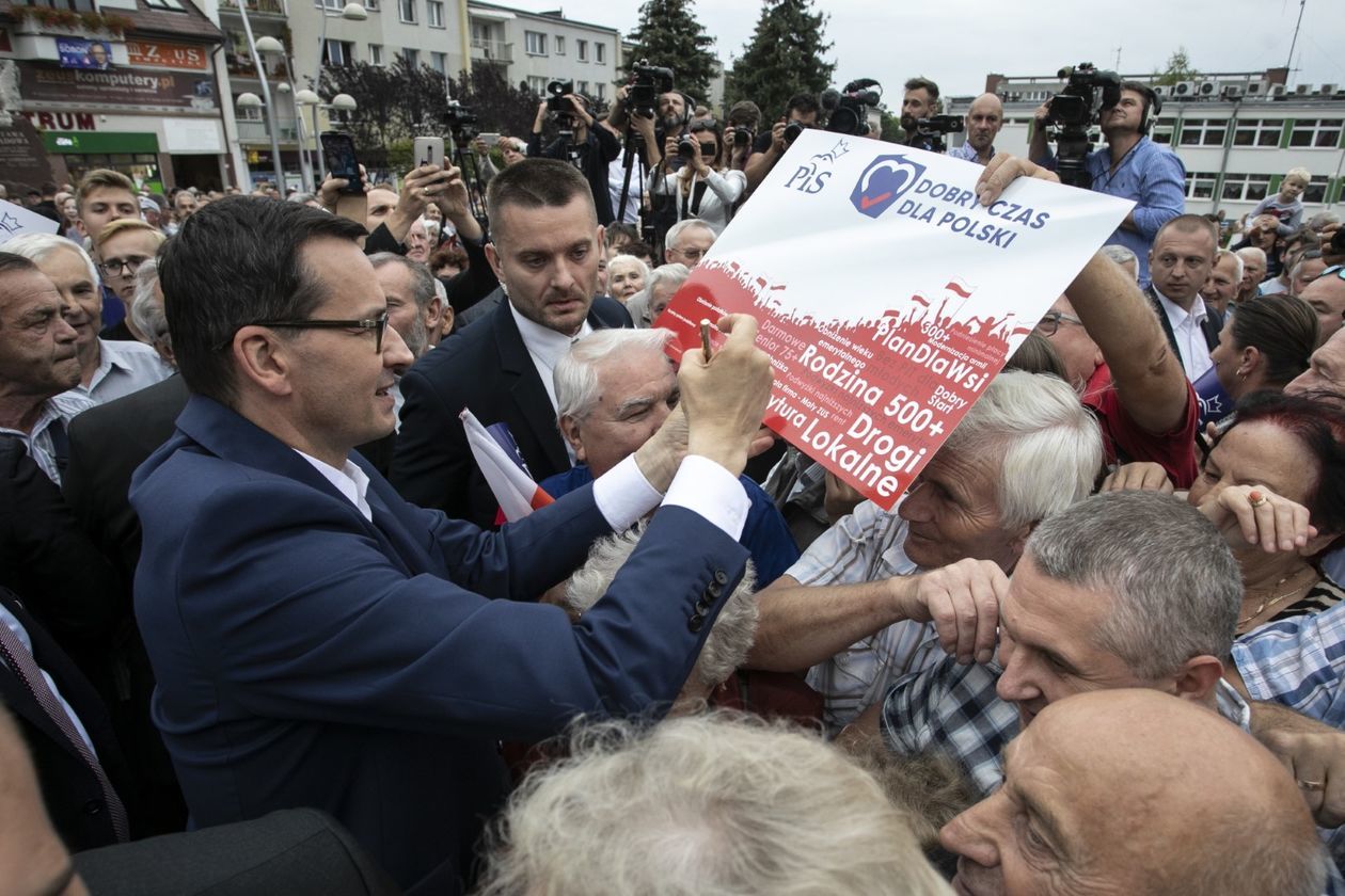  Premier Mateusz Morawiecki w gminie Jastków i w Świdniku (zdjęcie 1) - Autor: Jacek Szydłowski