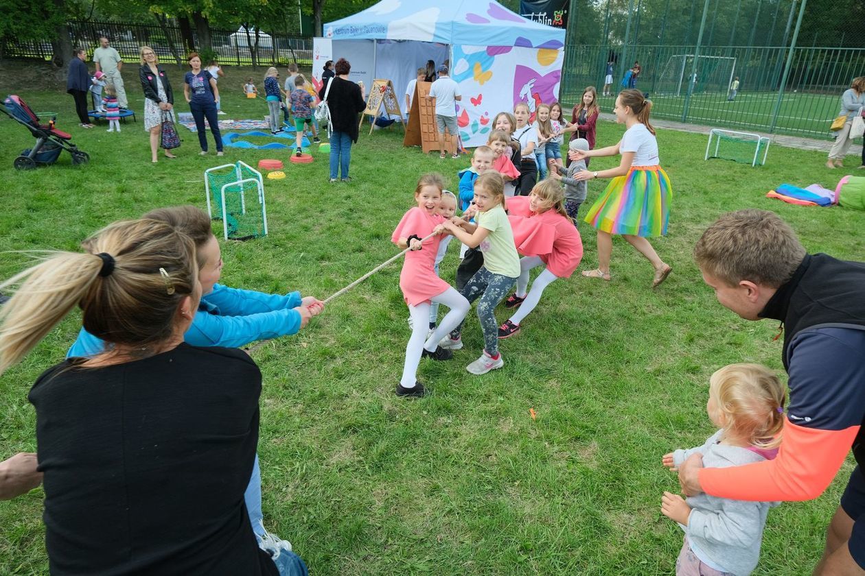  Piknik rodzinny i zbiórka pieniędzy na operację Wiktorii Dyś (zdjęcie 1) - Autor: Maciej Kaczanowski