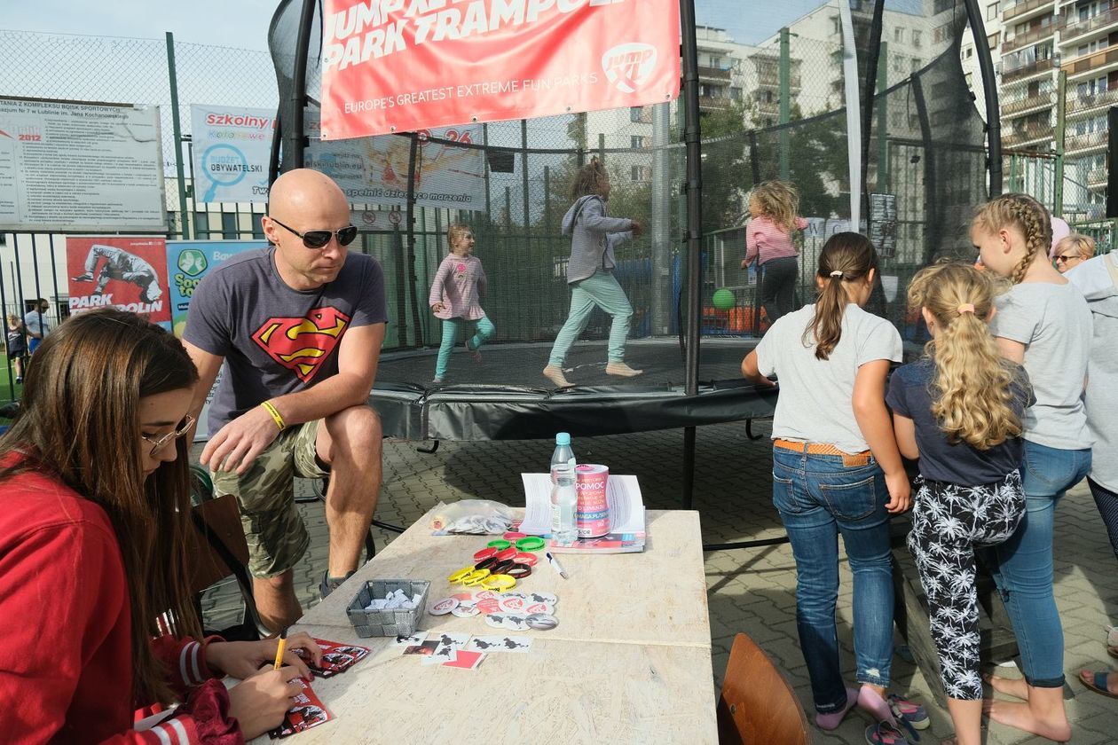  Piknik rodzinny i zbiórka pieniędzy na operację Wiktorii Dyś (zdjęcie 1) - Autor: Maciej Kaczanowski