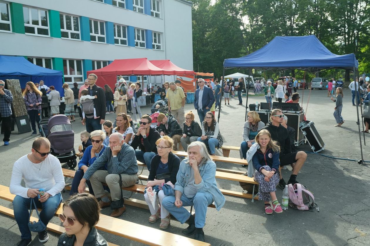  Piknik rodzinny i zbiórka pieniędzy na operację Wiktorii Dyś (zdjęcie 1) - Autor: Maciej Kaczanowski