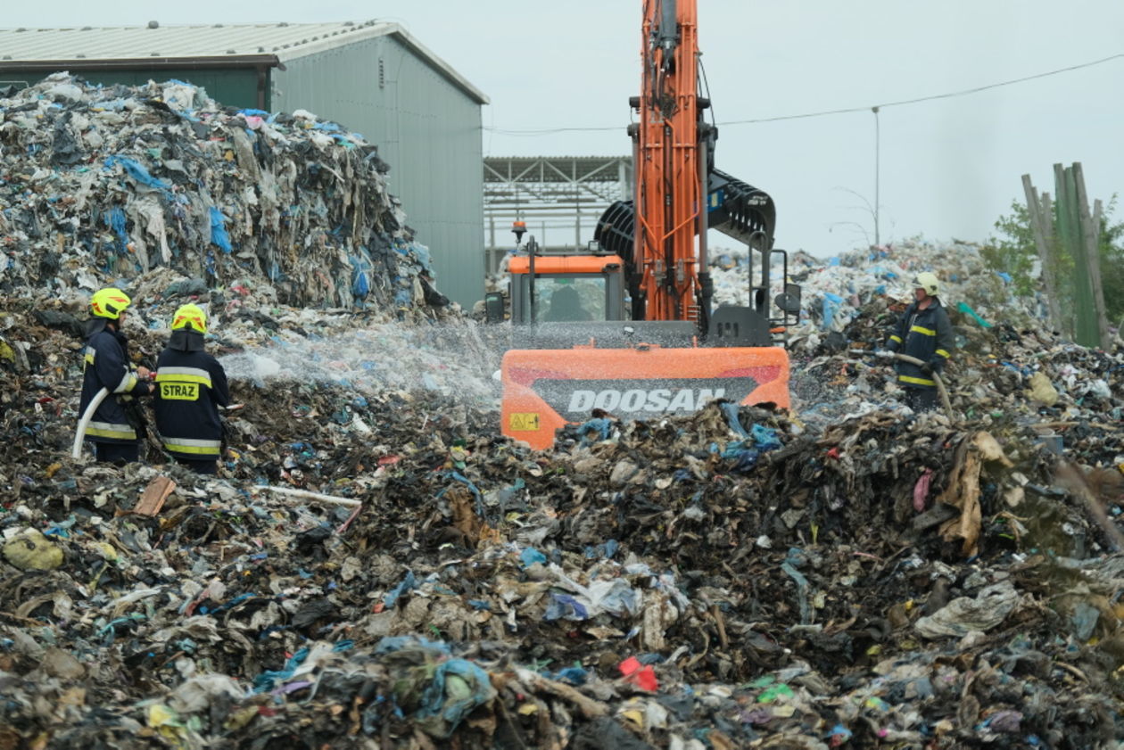  Dogaszanie wysypiska odpadów komunalnych w Bełżycach (zdjęcie 1) - Autor: Maciej Kaczanowski