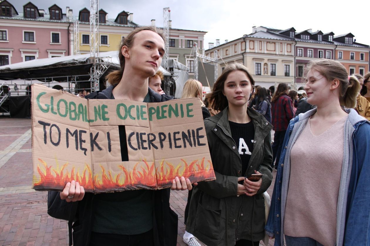  Młodzieżowy Strajk Klimatyczny w Zamościu (zdjęcie 1) - Autor: Kazimierz Chmiel