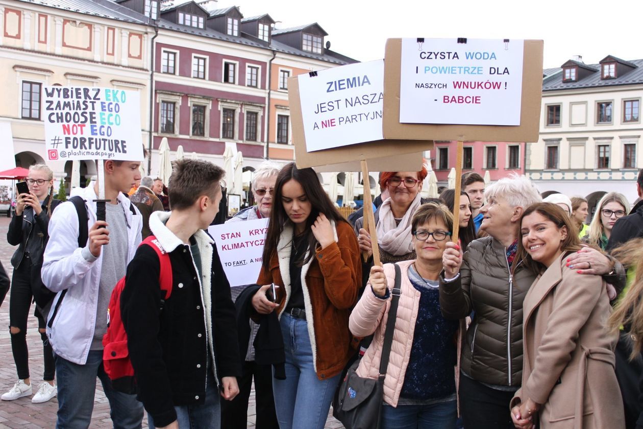  Młodzieżowy Strajk Klimatyczny w Zamościu (zdjęcie 1) - Autor: Kazimierz Chmiel