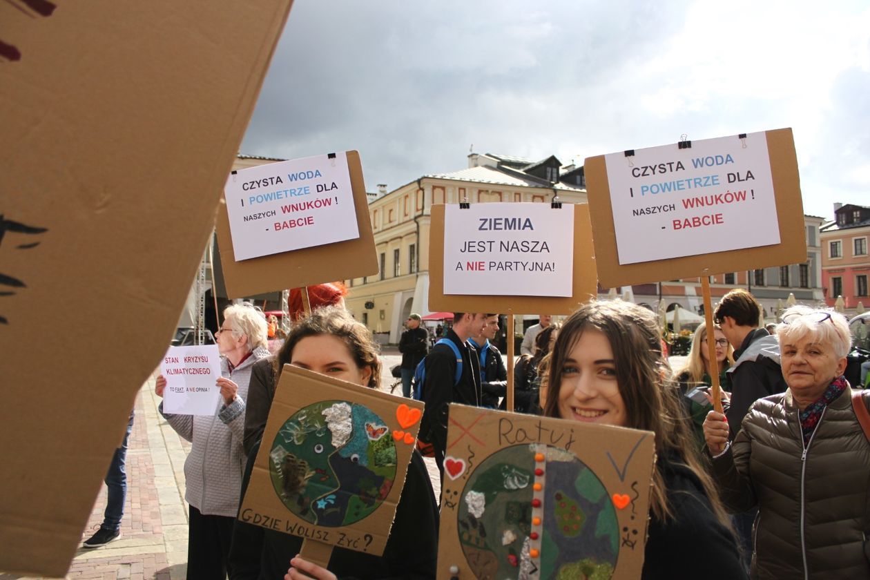  Młodzieżowy Strajk Klimatyczny w Zamościu (zdjęcie 1) - Autor: Kazimierz Chmiel