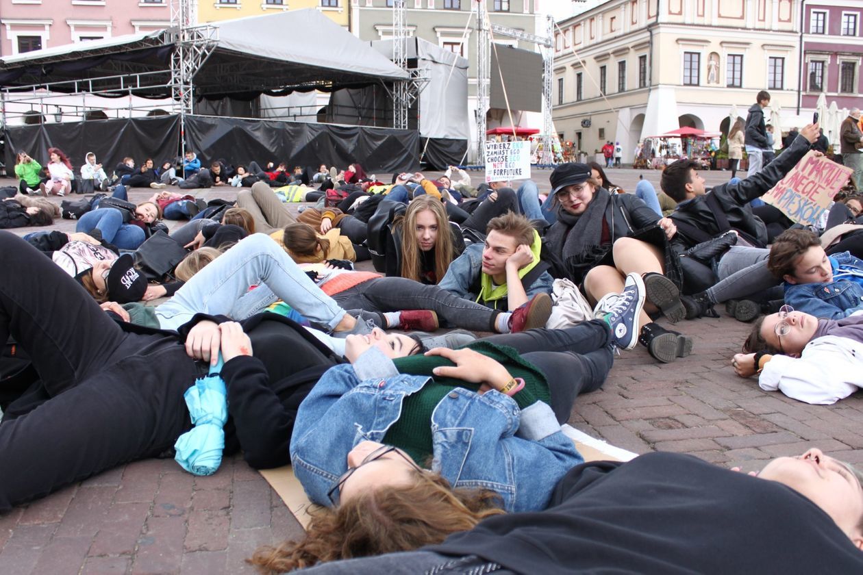  Młodzieżowy Strajk Klimatyczny w Zamościu (zdjęcie 1) - Autor: Kazimierz Chmiel