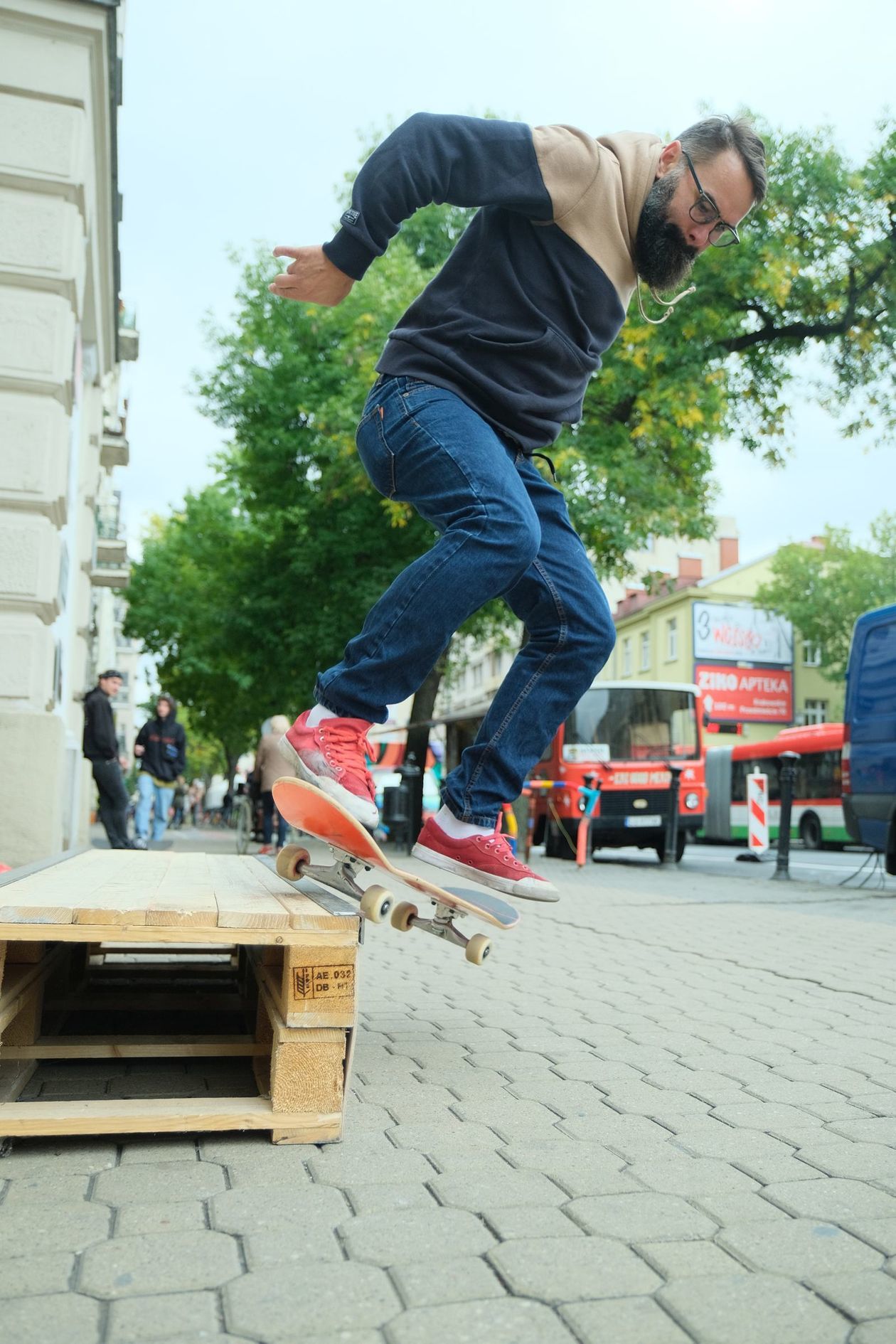  Wystawa elektromobilności w ramach  Europejskiego Tygodnia Zrównoważonego Transportu  (zdjęcie 1) - Autor: Maciej Kaczanowski