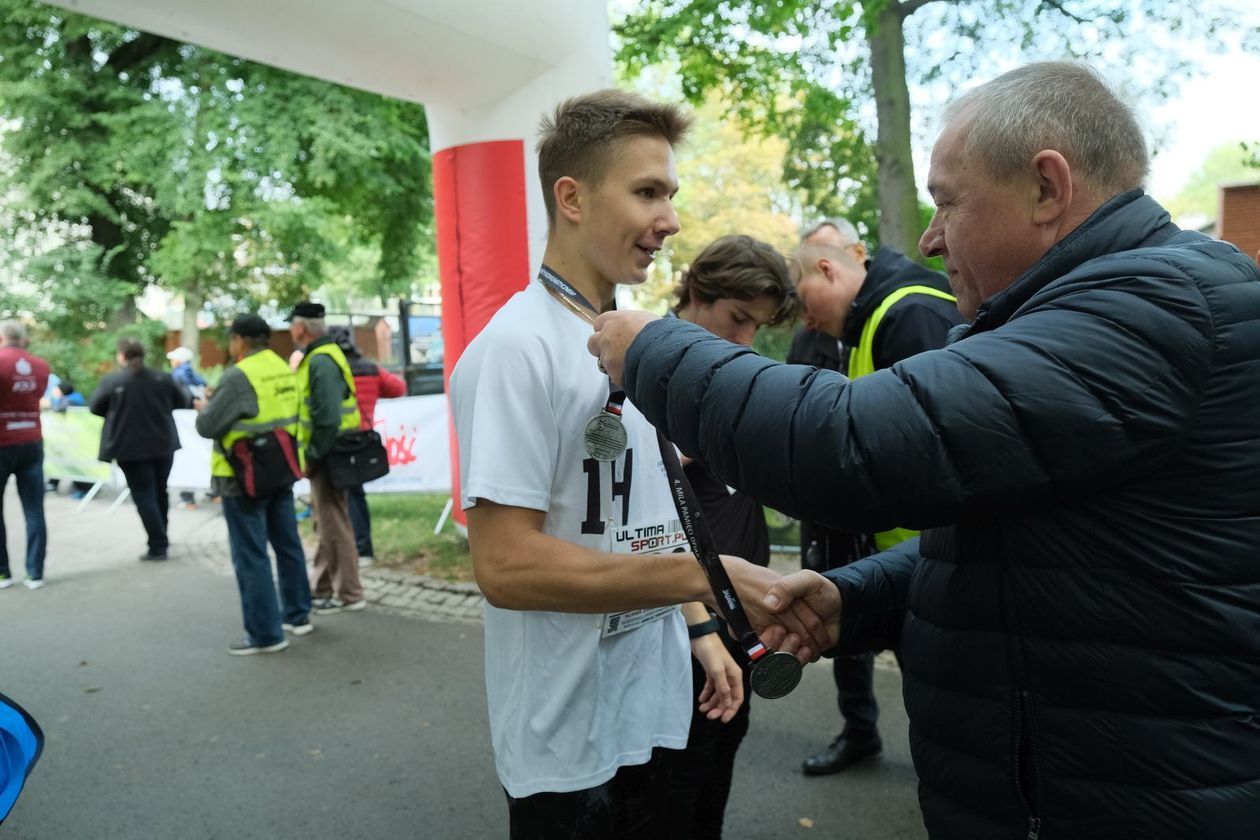  4. Mila Pamięci Ofiar Komunizmu: biegi w Ogrodzie Saskim (zdjęcie 1) - Autor: Maciej Kaczanowski