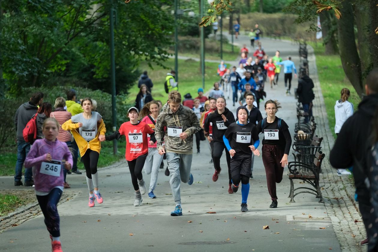  4. Mila Pamięci Ofiar Komunizmu: biegi w Ogrodzie Saskim (zdjęcie 1) - Autor: Maciej Kaczanowski