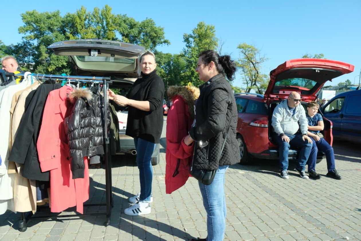  Wyprzedaż garażowa na terenie Targu pod Zamkiem w Lublinie (zdjęcie 1) - Autor: Maciej Kaczanowski