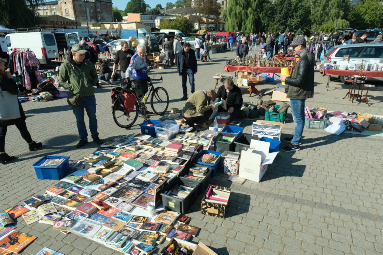  Wyprzedaż garażowa na terenie Targu pod Zamkiem w Lublinie (zdjęcie 1) - Autor: Maciej Kaczanowski