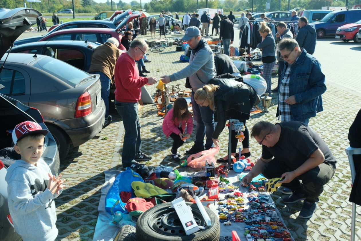  Wyprzedaż garażowa na terenie Targu pod Zamkiem w Lublinie (zdjęcie 1) - Autor: Maciej Kaczanowski