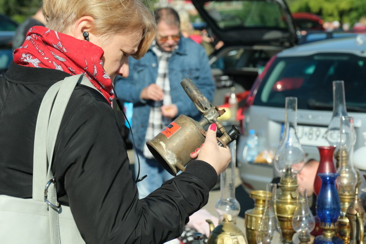  Wyprzedaż garażowa na terenie Targu pod Zamkiem w Lublinie (zdjęcie 1) - Autor: Maciej Kaczanowski