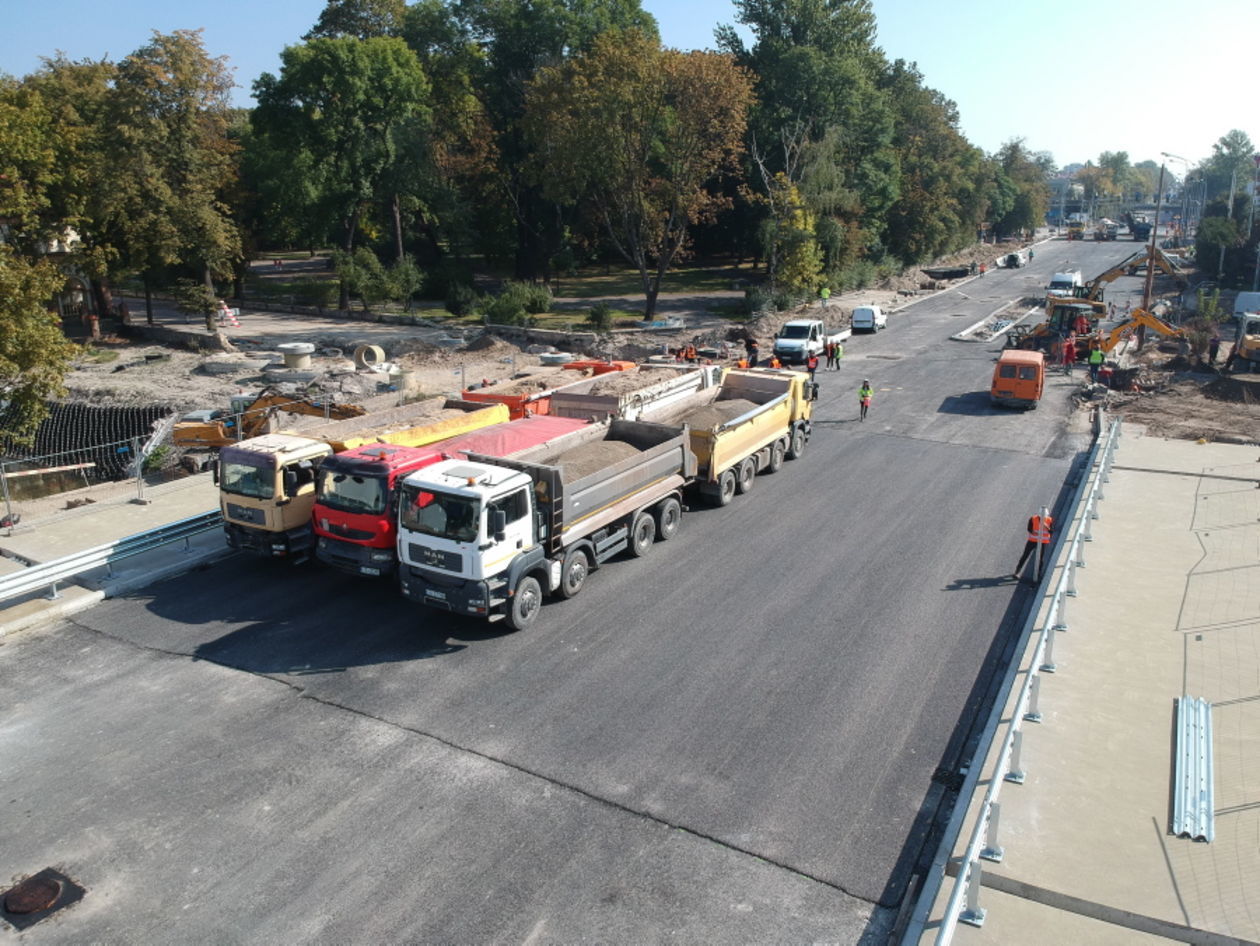  Próba obciążeniowa nowego mostu na ul. Fabrycznej (zdjęcie 1) - Autor: Maciej Kaczanowski