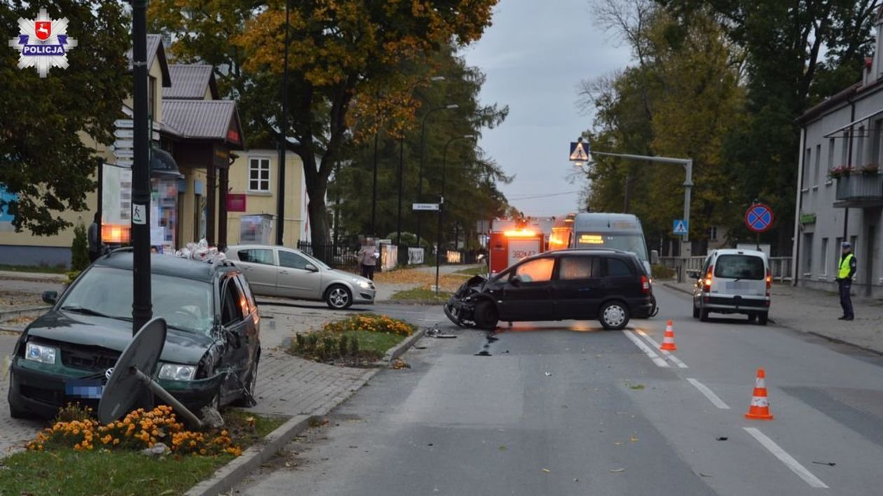  Wypadek w Szczebrzeszynie (zdjęcie 1) - Autor: Policja