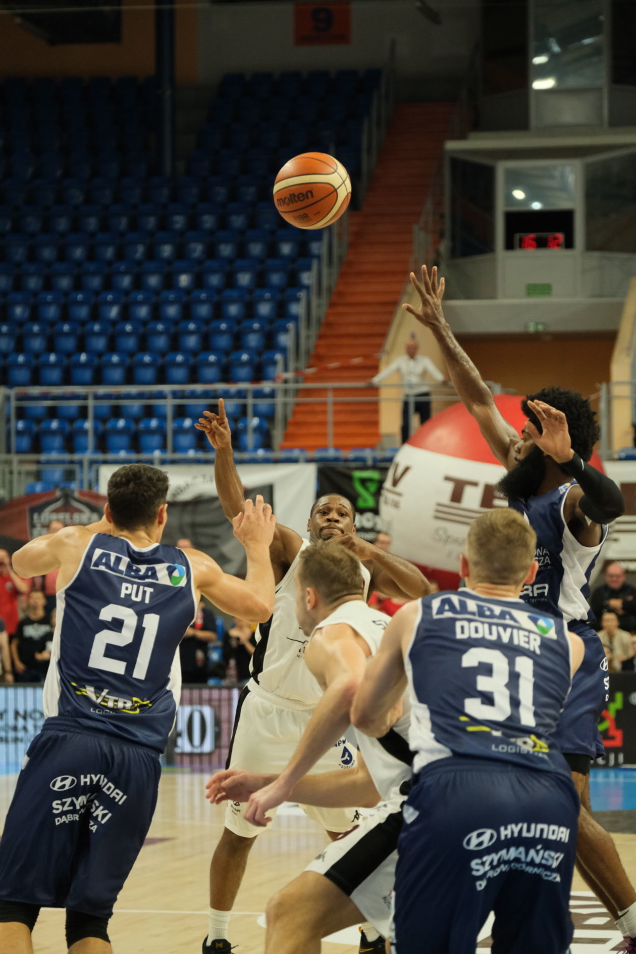  Start Lublin vs MKS Dąbrowa Górnicza 91 : 80 (zdjęcie 1) - Autor: Maciej Kaczanowski