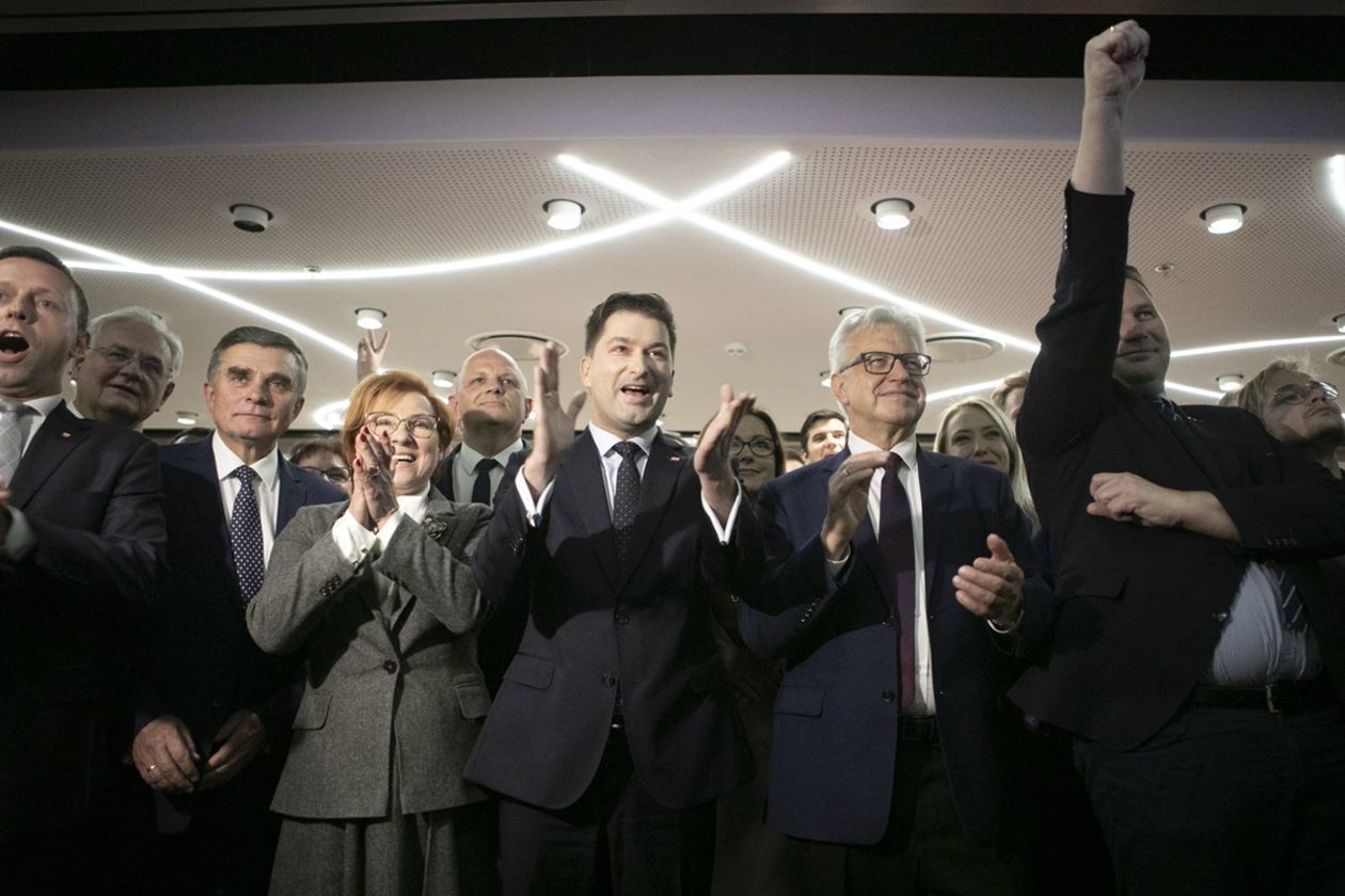  Wielka radość w lubelskim sztabie PiS po ogłoszeniu wyników wyborów (zdjęcie 1) - Autor: Jacek Szydłowski