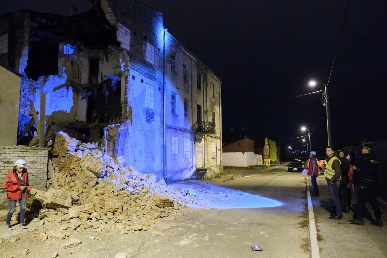Zawaliła się część ściany kamienicy przy ul. Dzierżawnej 3 w Lublinie - Autor: Maciej Kaczanowski