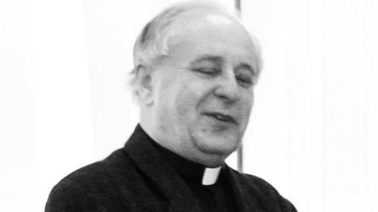  <p class="Normal">Kapelan honorowy Ojca Świętego, a&nbsp;także rektor kościoła pw. Świętego Ducha w&nbsp;Lublinie zmarł po ciężkiej chorobie. Miał 67 lat.</p>
<p class="Normal">Ks. dr Stanisław Sieczka był m.in. duszpasterzem akademickim Uniwersytetu Przyrodniczego (od 1994 r.) a w&nbsp;latach 1995&ndash;2005 pracownikiem naukowym KUL. Pełnił r&oacute;wnież funkcję wicedyrektora (2002-2003) i&nbsp;dyrektora (2003&ndash;2013) Instytutu Wyższej Kultury Religijnej. Od 2005 r. był także kapelanem Stowarzyszenia Lubelski Klub Biznesu (od 2005 r.), zaś od 2008 r. r&oacute;wnież duszpasterzem Lubelskiego Związku Pracodawc&oacute;w.</p>
