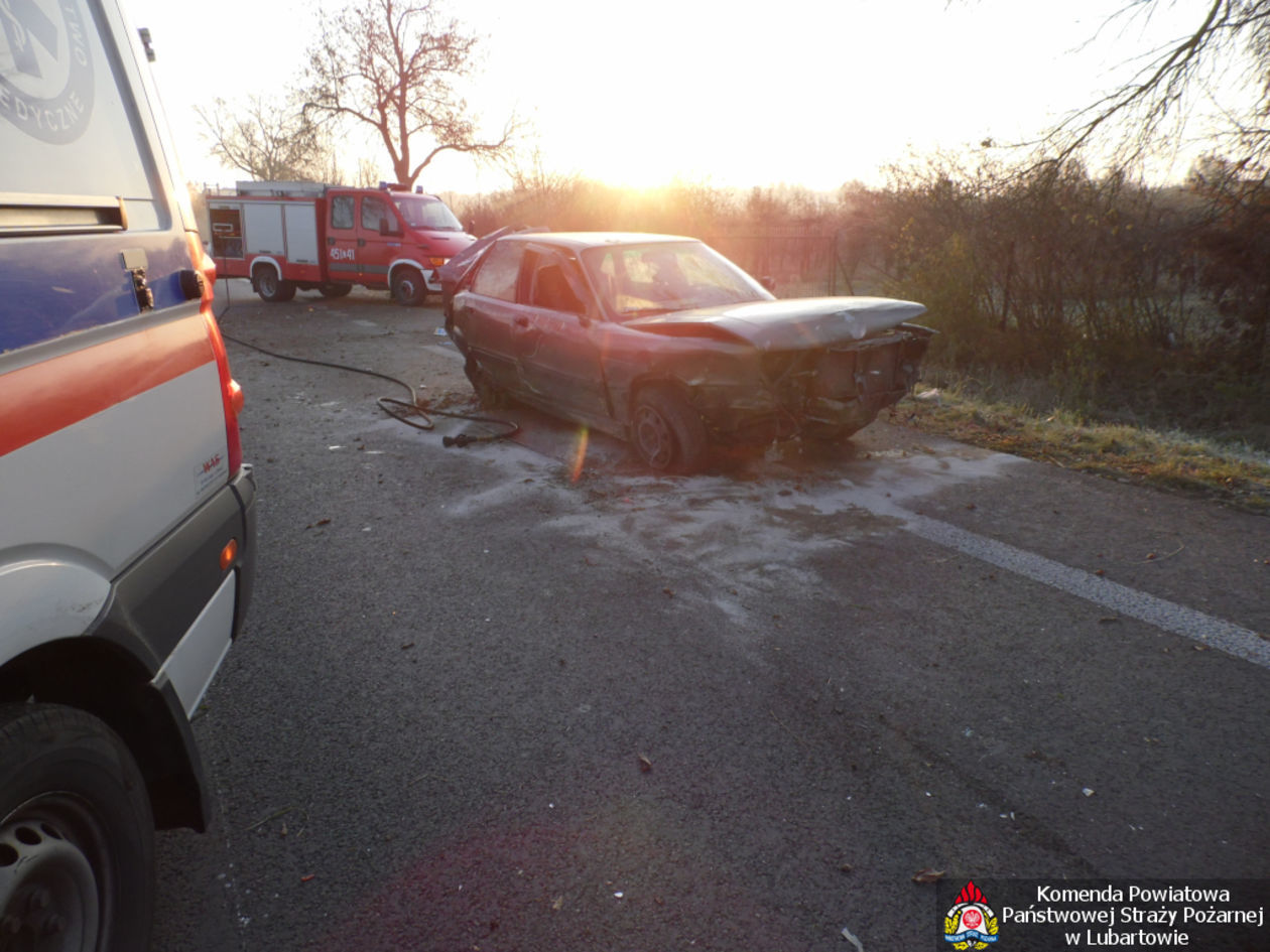  Wypadek w Siedliskach w gminie Kamionka (zdjęcie 1) - Autor: KP PSP Lubartów
